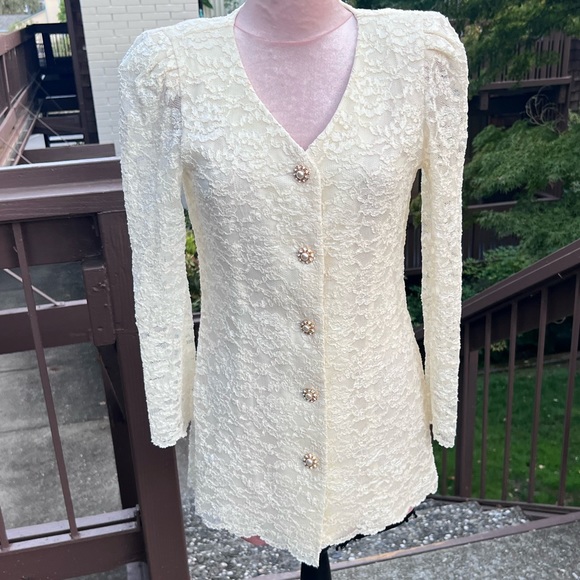 lisa michaels Tops - 🔵 Lisa Michaels Formal Lace 80’s style, cream tunic jacket wedding, fits 6/8/10
